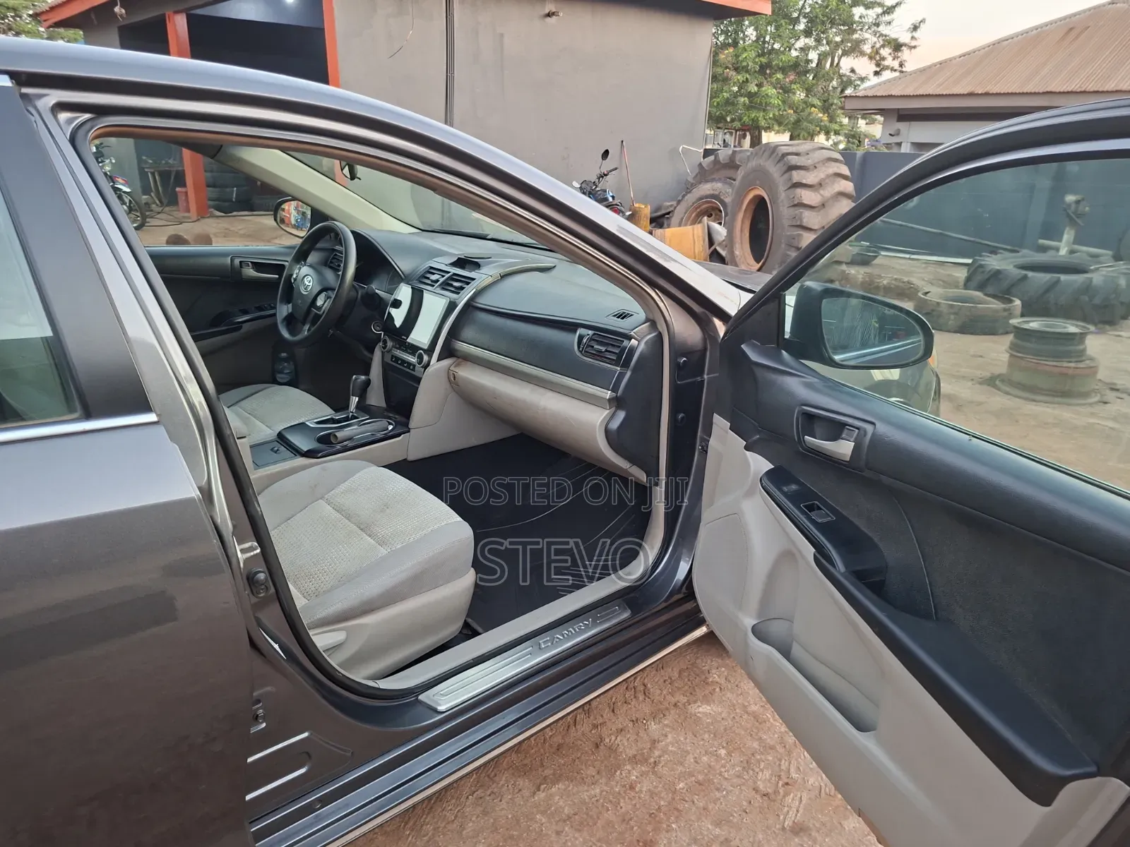 Toyota Camry LE 4dr Sedan (2.5L 4cyl 6A) 2012