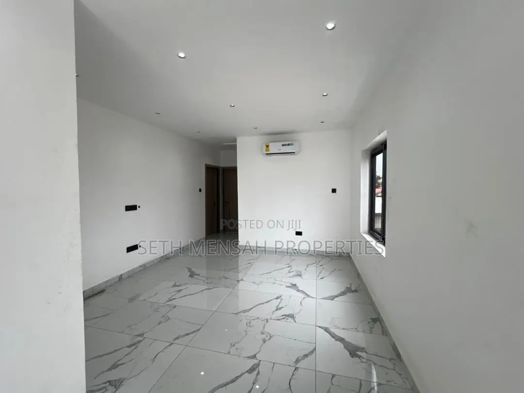 4bdrm House in 4 Bedroom House For, Lake Side Estate for sale