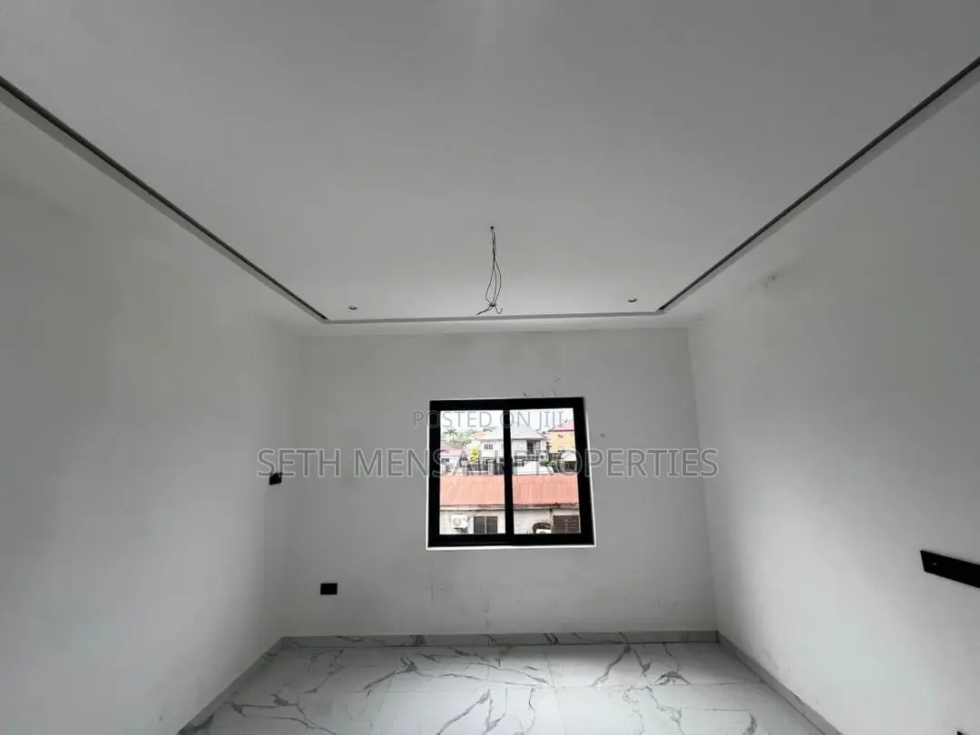 4bdrm House in 4 Bedroom House For, Lake Side Estate for sale