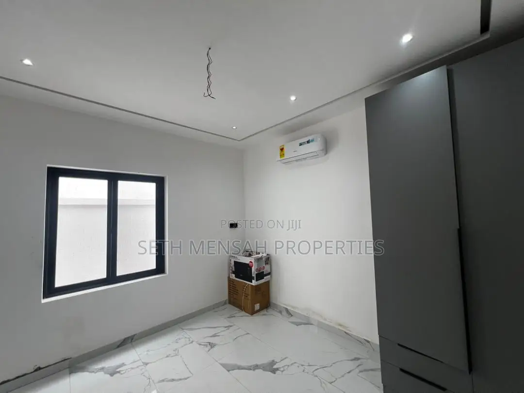 4bdrm House in 4 Bedroom House For, Lake Side Estate for sale