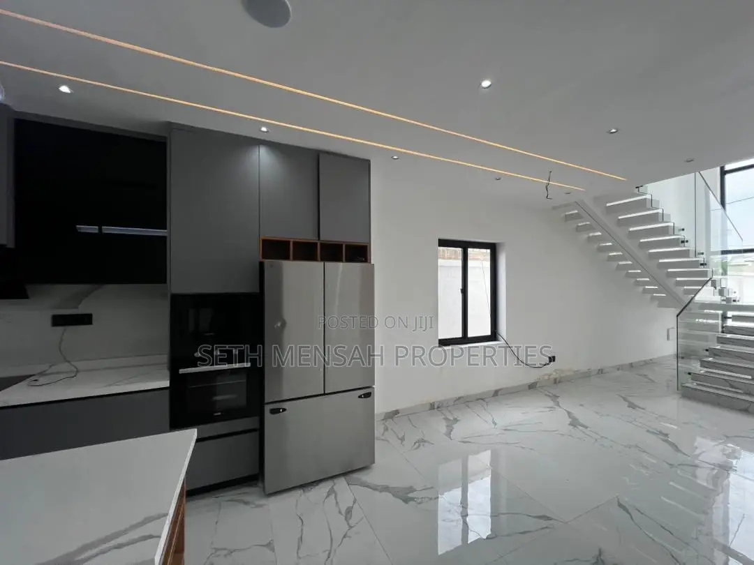 4bdrm House in 4 Bedroom House For, Lake Side Estate for sale