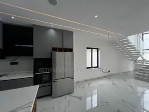 4bdrm House in 4 Bedroom House For, Lake Side Estate for sale