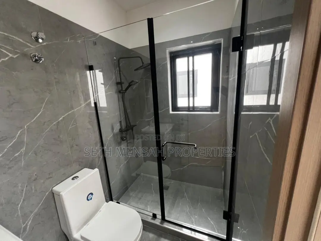 4bdrm House in 4 Bedroom House For, Lake Side Estate for sale