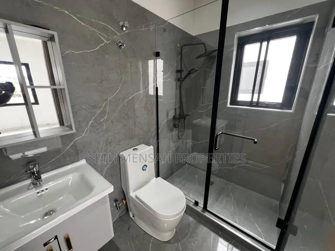 4bdrm House in 4 Bedroom House For, Lake Side Estate for sale