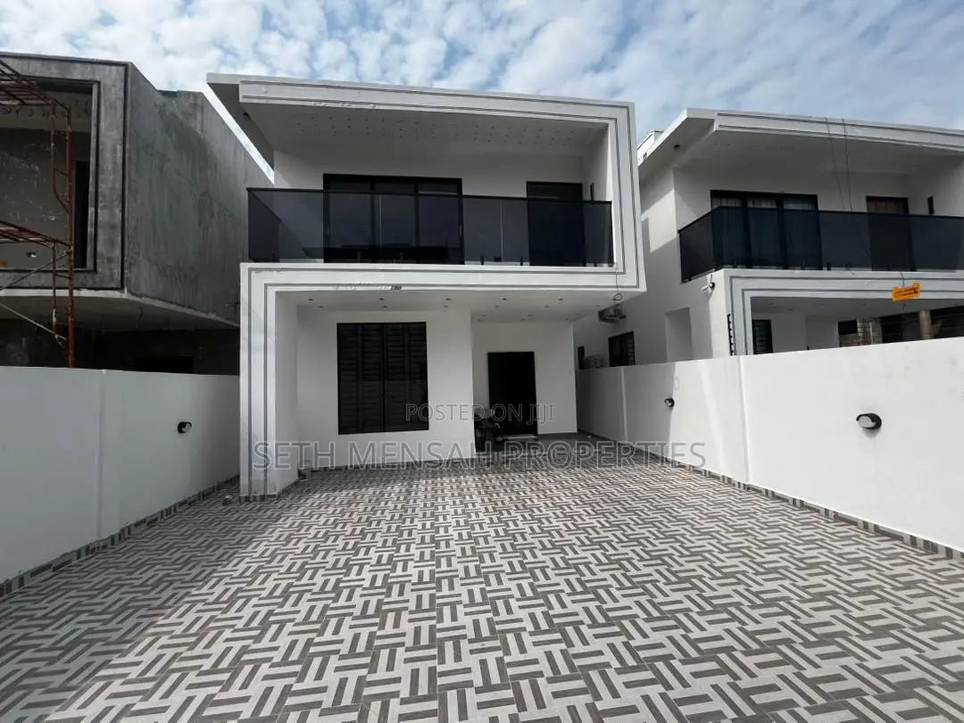 4bdrm House in 4 Bedroom House For, Lake Side Estate for sale
