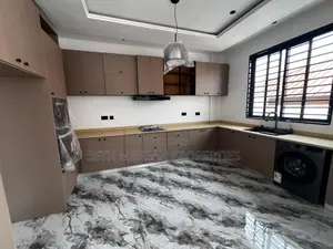 4bdrm House in 4 Bedroom House For, Lake Side Estate for sale