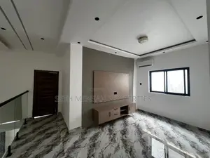 4bdrm House in 4 Bedroom House For, Lake Side Estate for sale