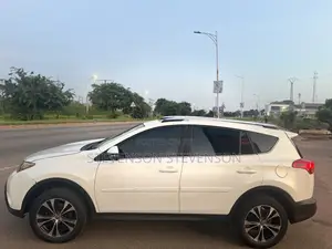 Toyota RAV4 LE 4dr SUV AWD (2.5L 4cyl 6A) 2018 White