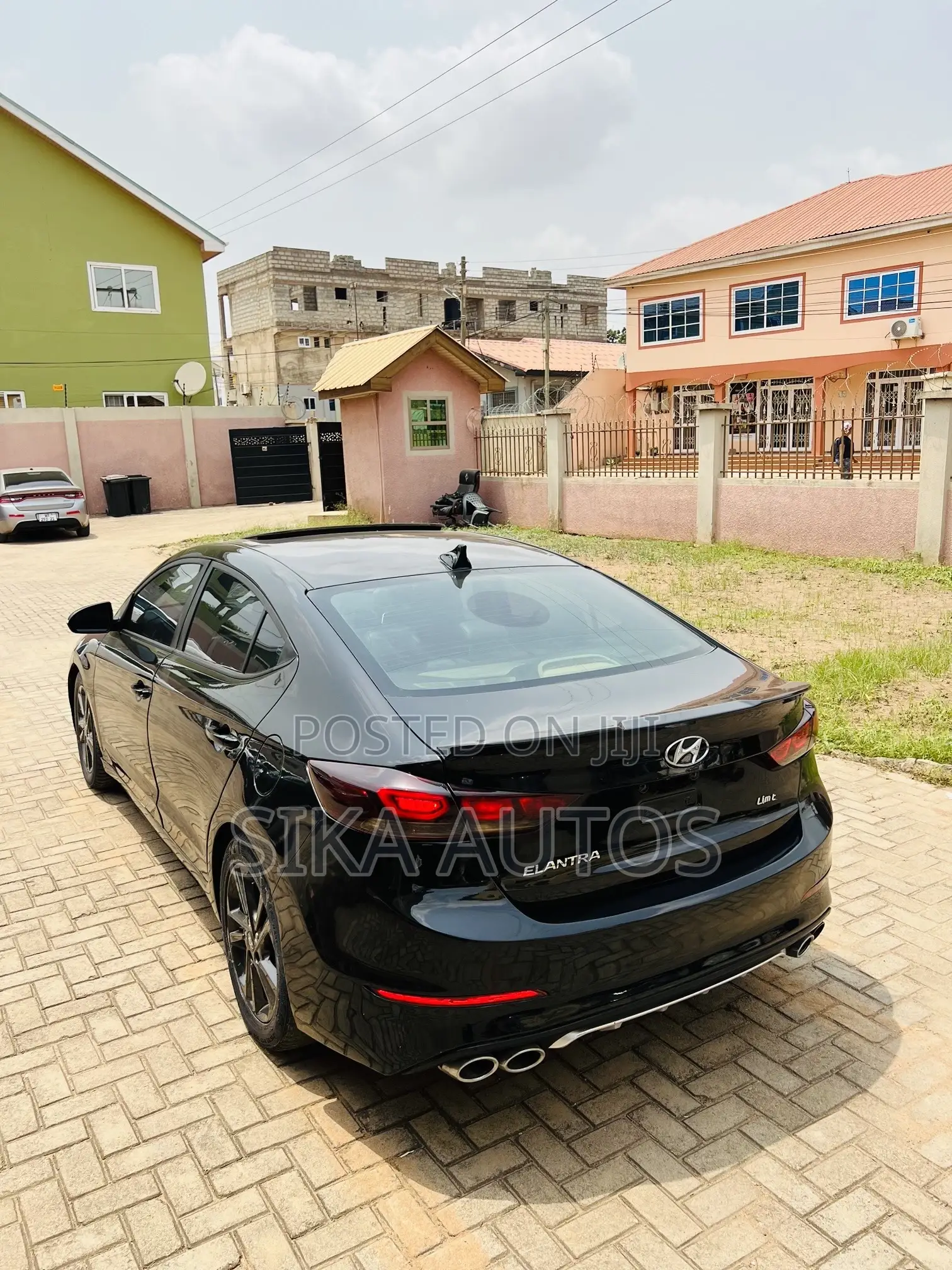 Hyundai Elantra Limited Sedan FWD (1.8L 4cyl 6A) 2016 Black