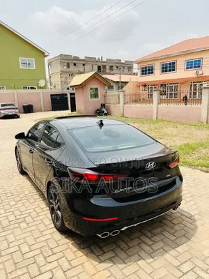 Hyundai Elantra Limited Sedan FWD (1.8L 4cyl 6A) 2016 Black