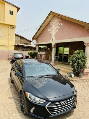 Hyundai Elantra Limited Sedan FWD (1.8L 4cyl 6A) 2016 Black