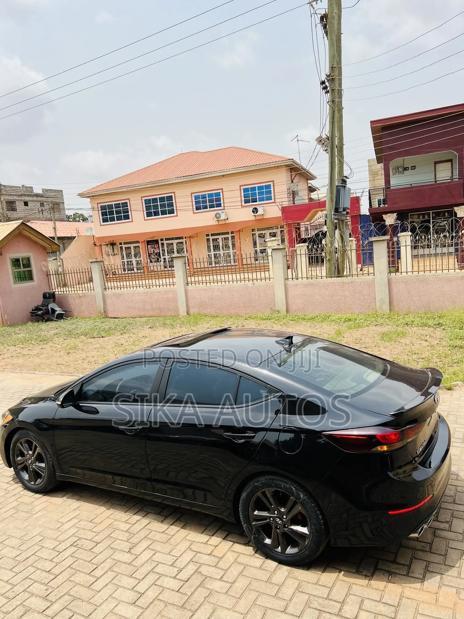 Hyundai Elantra Limited Sedan FWD (1.8L 4cyl 6A) 2016 Black