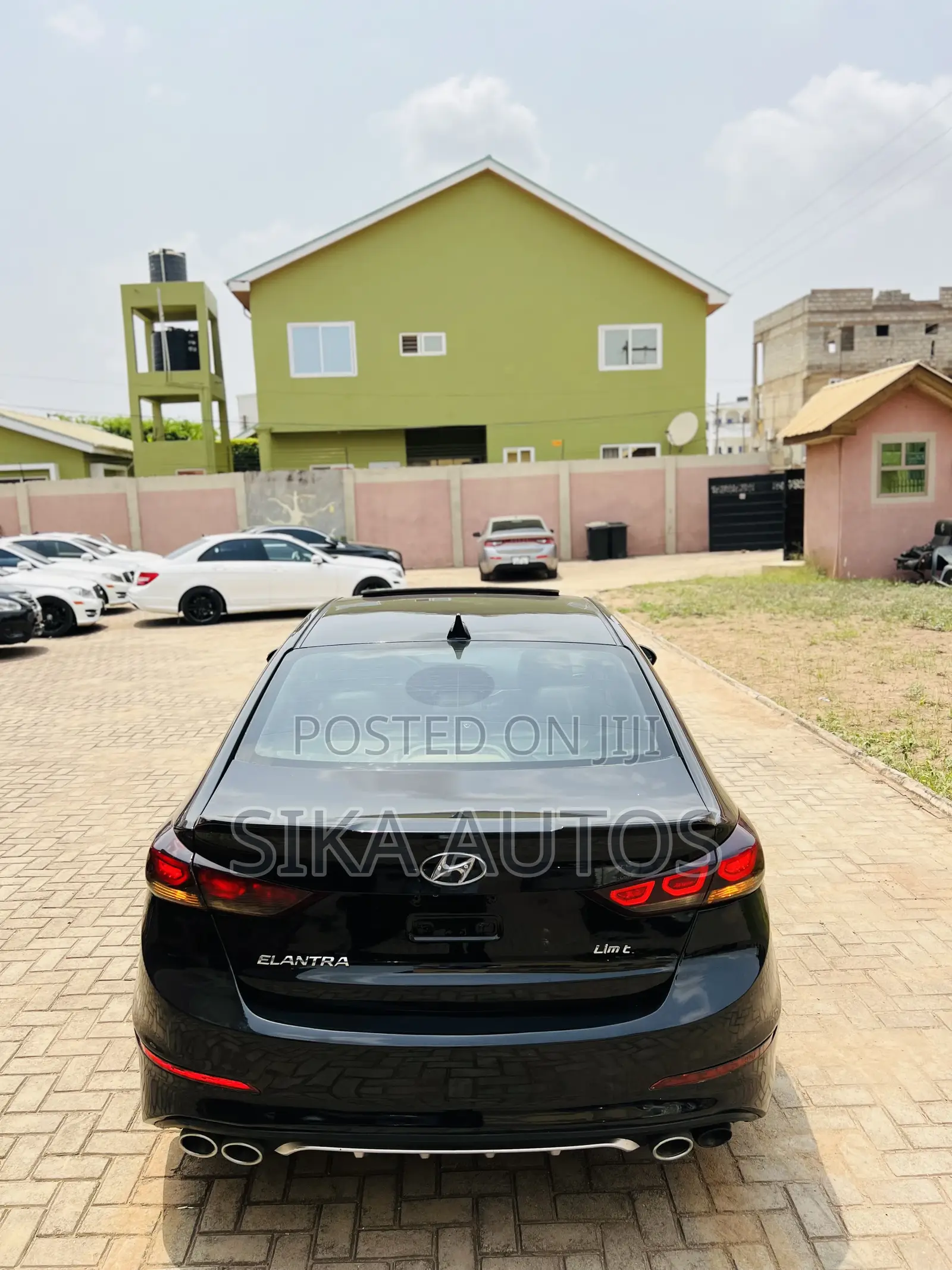 Hyundai Elantra Limited Sedan FWD (1.8L 4cyl 6A) 2016 Black