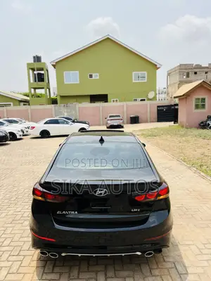 Hyundai Elantra Limited Sedan FWD (1.8L 4cyl 6A) 2016 Black