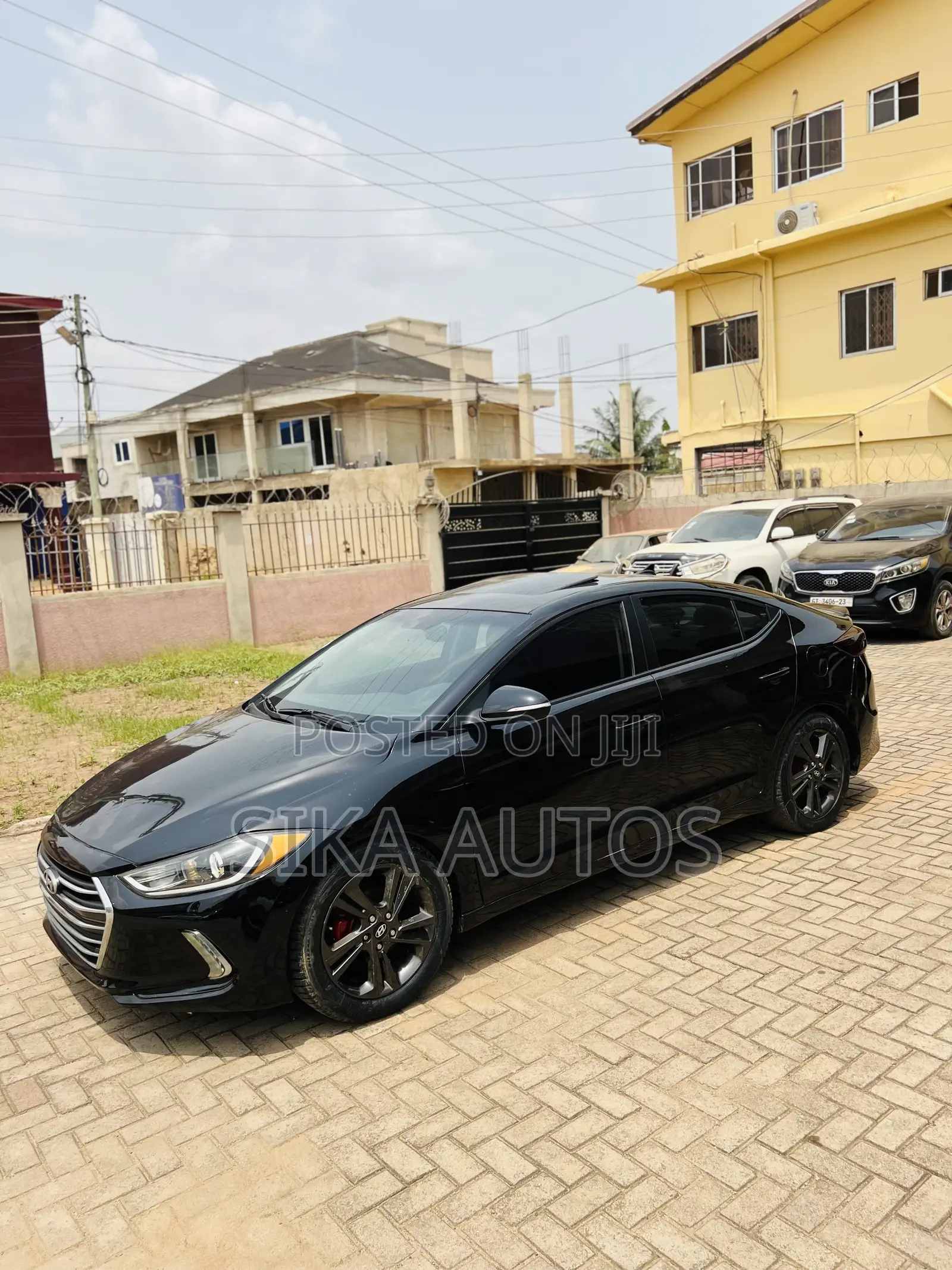 Hyundai Elantra Limited Sedan FWD (1.8L 4cyl 6A) 2016 Black
