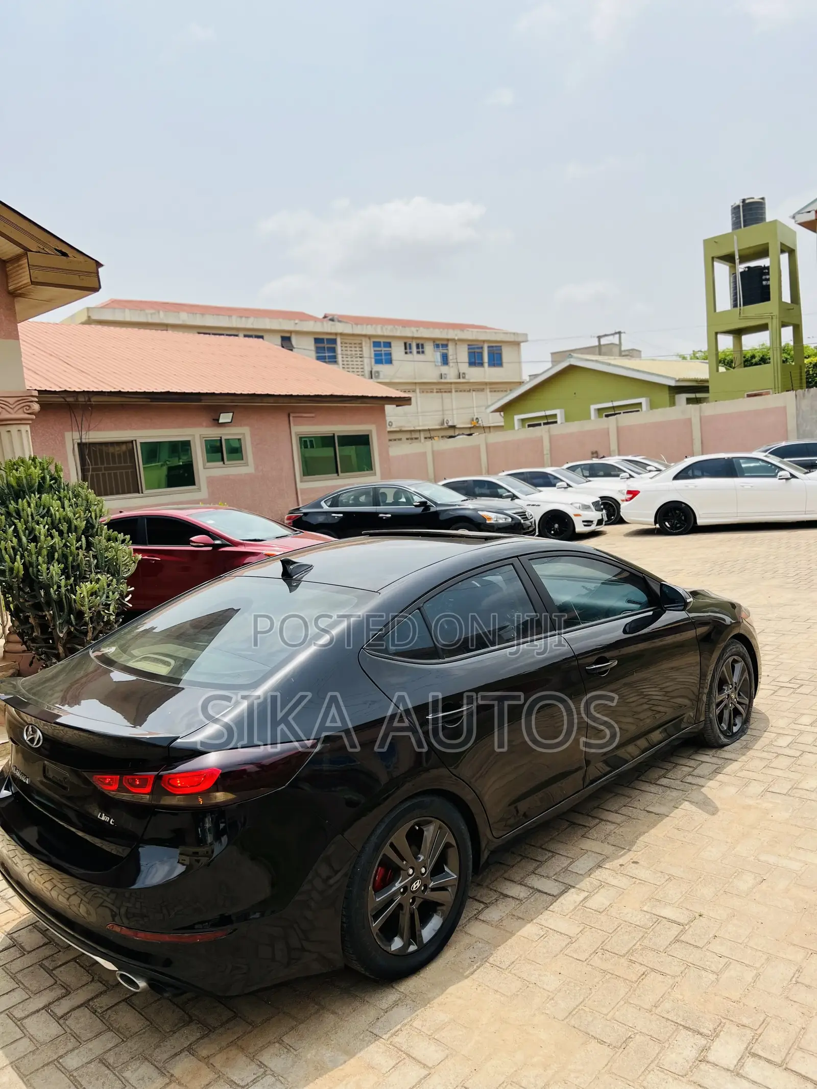 Hyundai Elantra Limited Sedan FWD (1.8L 4cyl 6A) 2016 Black