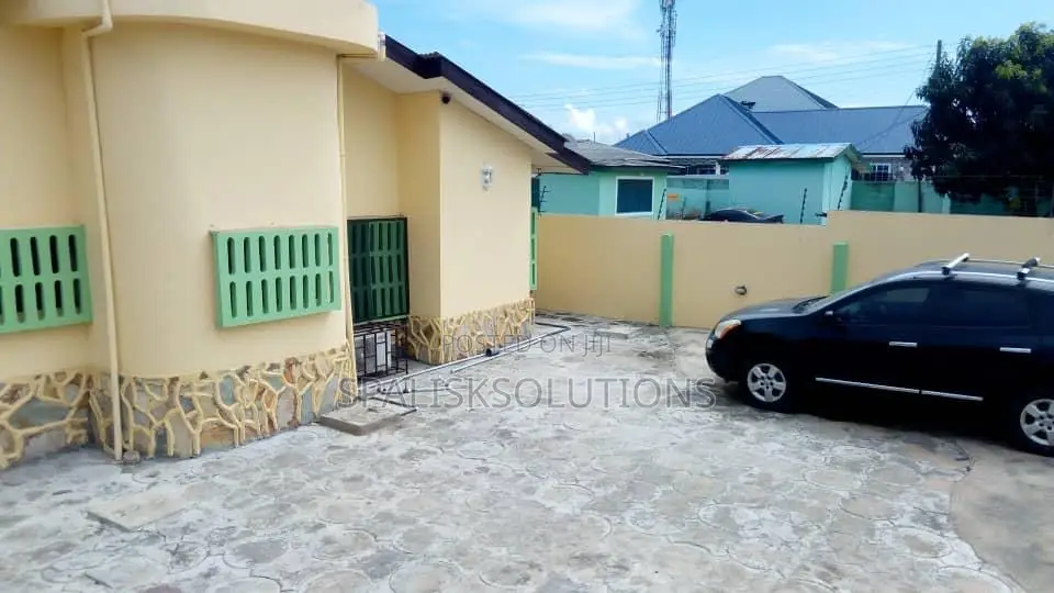 Furnished 5bdrm House in Obuom, Kasoa for sale