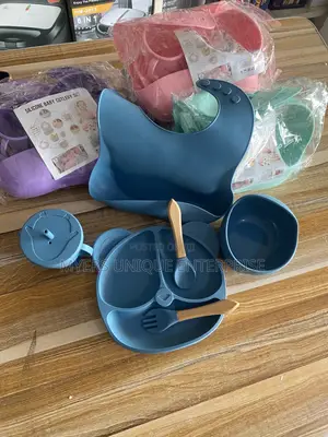 Stop Food Spills With This Silicone Baby Feeding Set