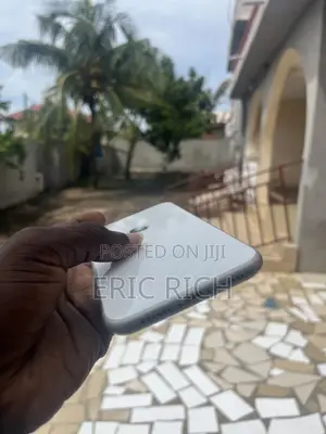Apple iPhone XR 64 GB White