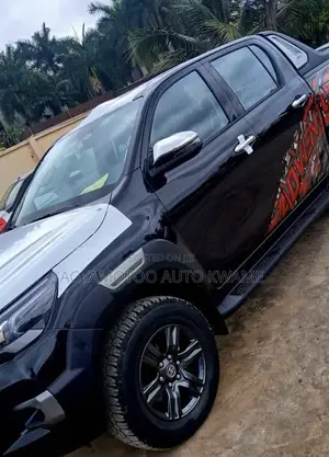 Toyota Hilux 2025 Black