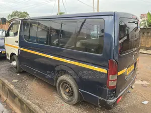 Toyota HiAce 2012 Blue