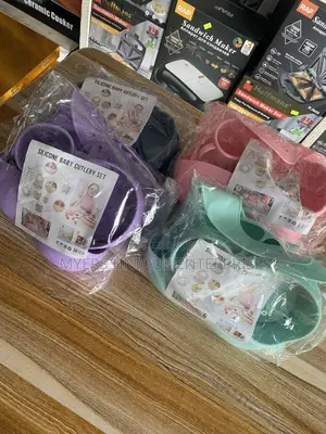 Make Mealtime Fun With This Bear Shape Silicone Baby Set