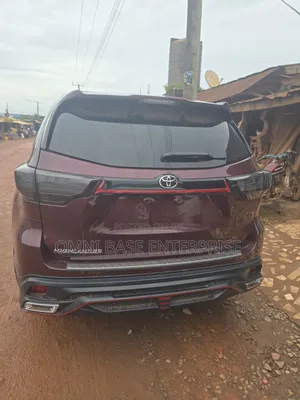 Toyota Highlander LE Plus 2019 Burgundy