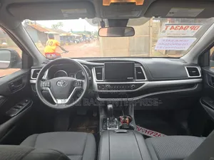 Toyota Highlander LE Plus 2019 Burgundy
