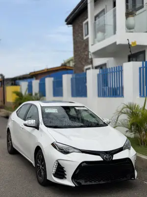 Toyota Corolla SE (1.8L 4cyl 2A) 2018 White