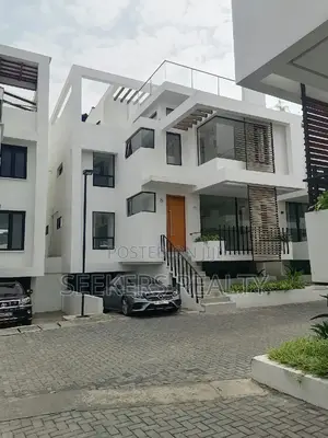 5bdrm Townhouse/Terrace in Seekers Realty, Cantonments for Sale