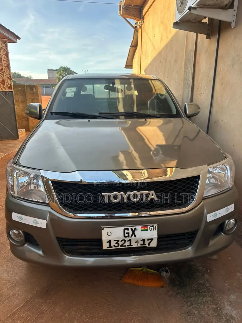 Toyota Hilux 2.5 D-4D 4X4 SRX 2012 Silver