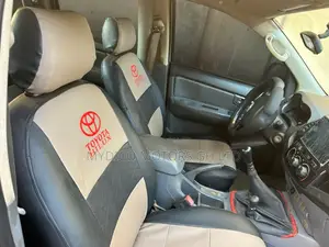 Toyota Hilux 2.5 D-4D 4X4 SRX 2012 Silver