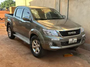 Toyota Hilux 2.5 D-4D 4X4 SRX 2012 Silver