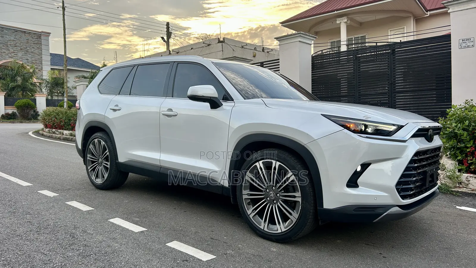 Toyota Highlander Limited 2025 White