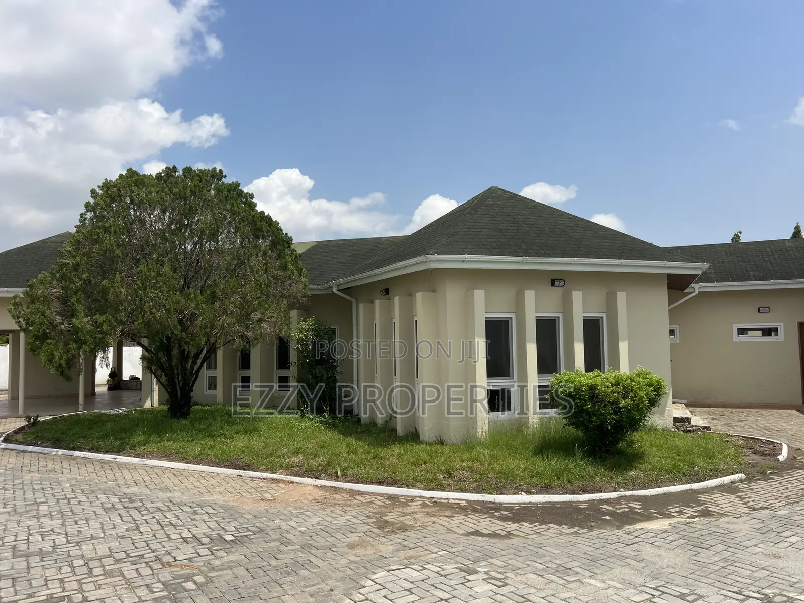 9bdrm House in East Legon for rent