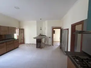 9bdrm House in East Legon for rent