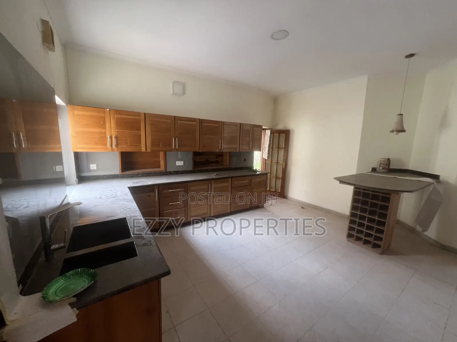 9bdrm House in East Legon for rent