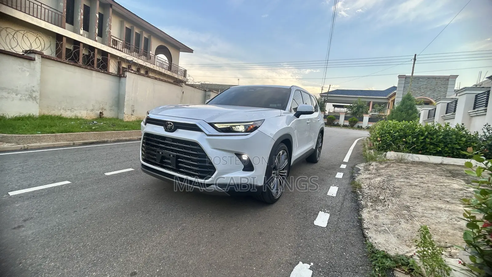 Toyota Highlander Limited 2025 White