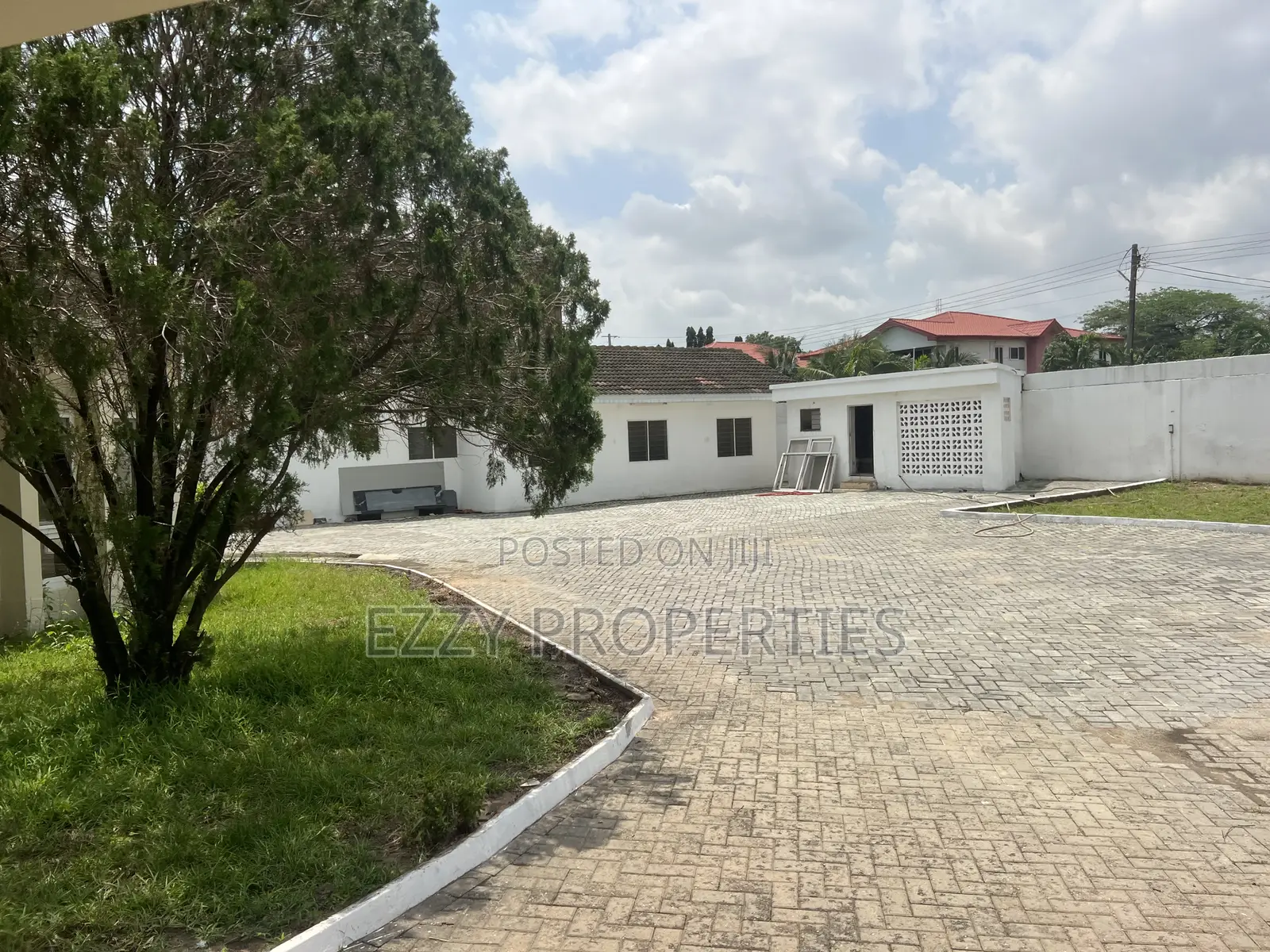 9bdrm House in East Legon for rent