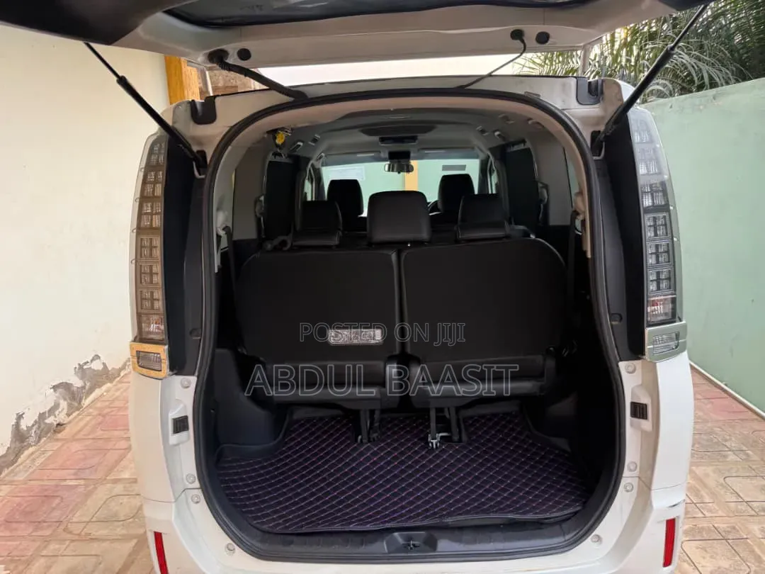 Toyota Voxy 2015 White