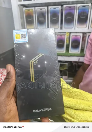 New Samsung Galaxy Z Flip6 256 GB Gold