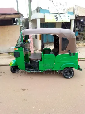 Bajaj RE 2025 Green