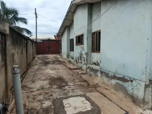 10bdrm House in Sepe Owusu Ansah, Kumasi Metropolitan for sale
