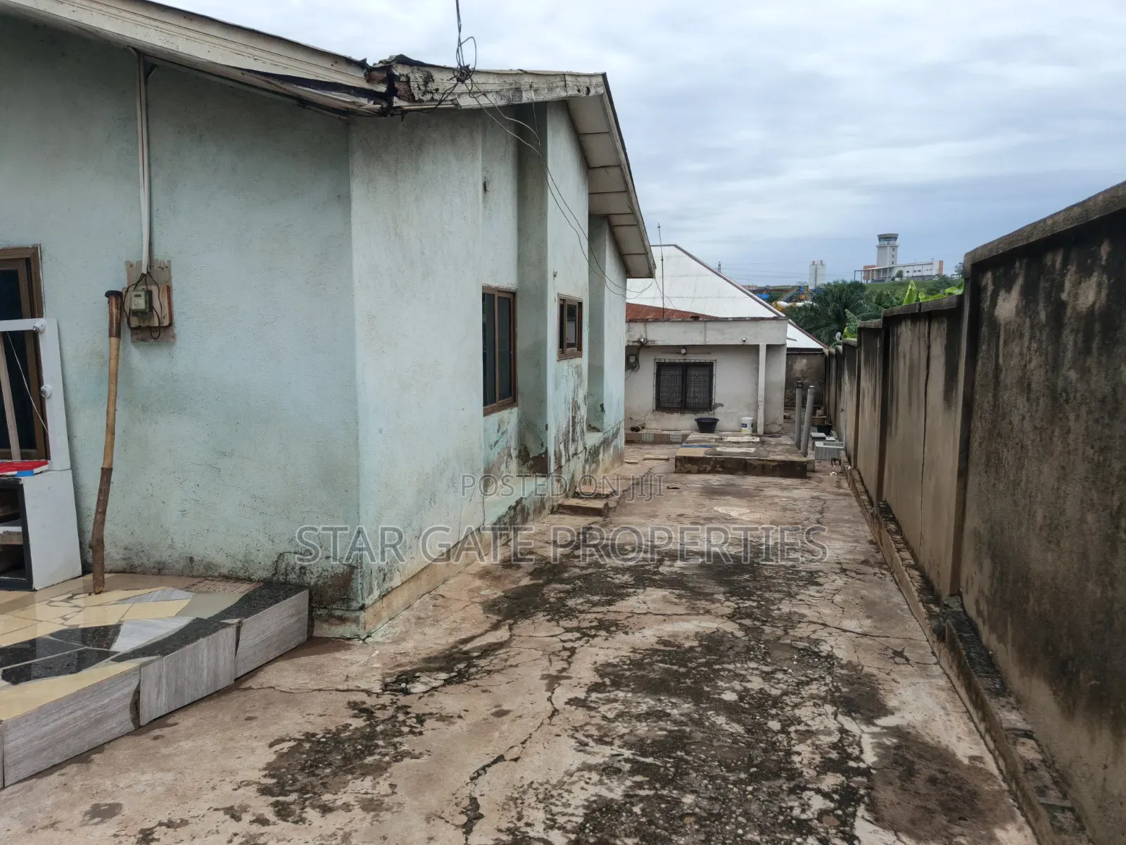 10bdrm House in Sepe Owusu Ansah, Kumasi Metropolitan for sale