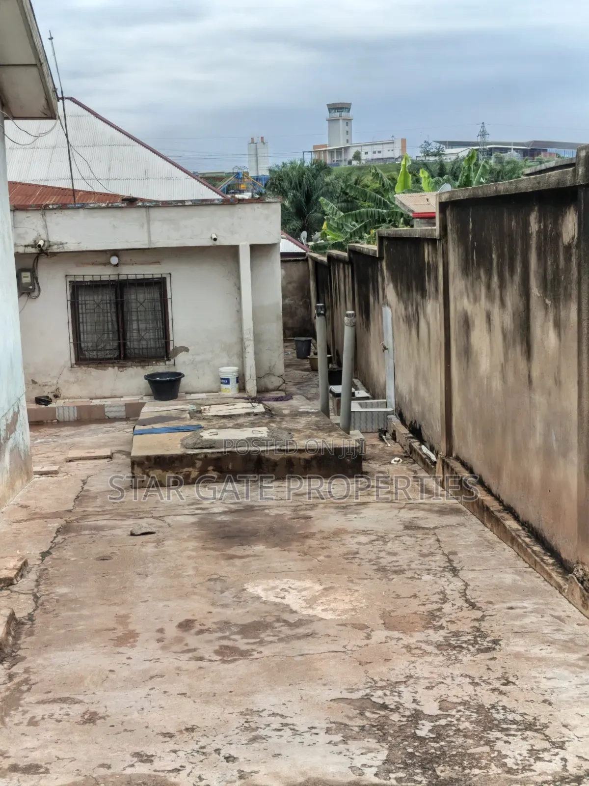 10bdrm House in Sepe Owusu Ansah, Kumasi Metropolitan for sale