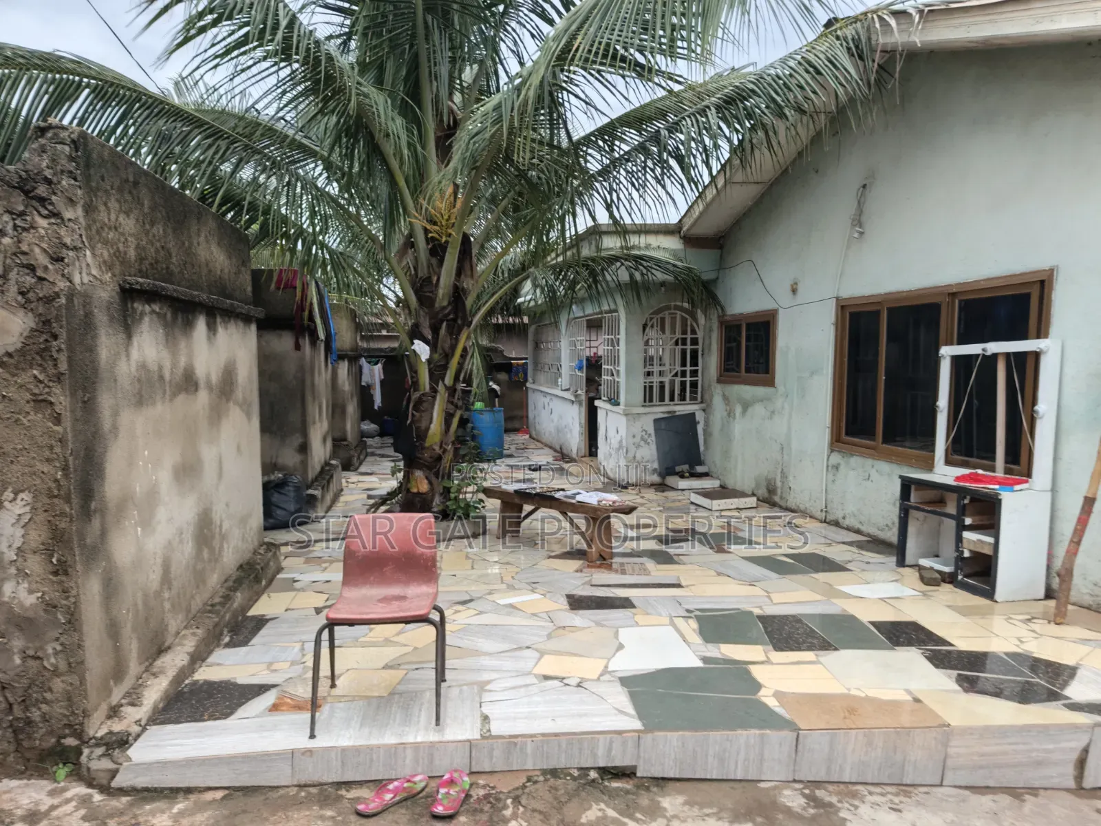 10bdrm House in Sepe Owusu Ansah, Kumasi Metropolitan for sale