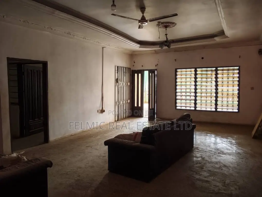 5bdrm House in Felmic Real Estate, Ofankor for sale