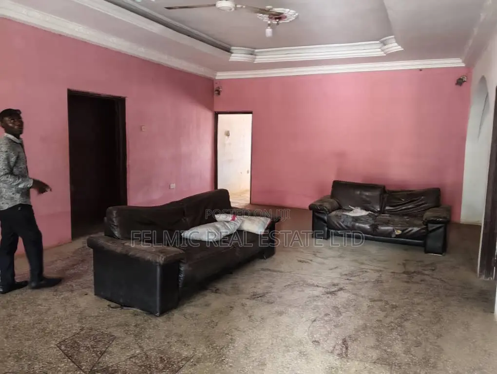 5bdrm House in Felmic Real Estate, Ofankor for sale