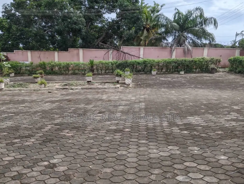 5bdrm House in Felmic Real Estate, Ofankor for sale