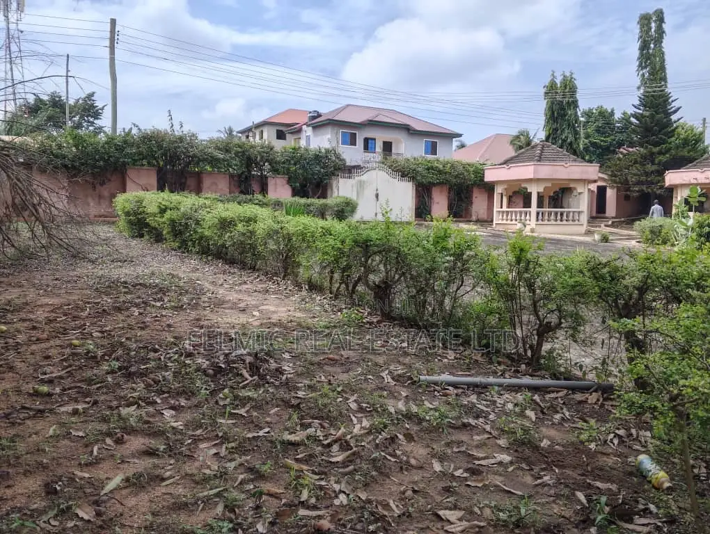 5bdrm House in Felmic Real Estate, Ofankor for sale